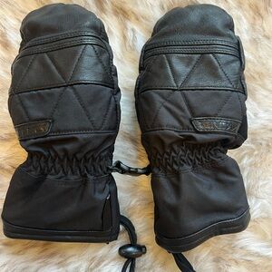Dakine Fleetwood Black Quilted Mittens